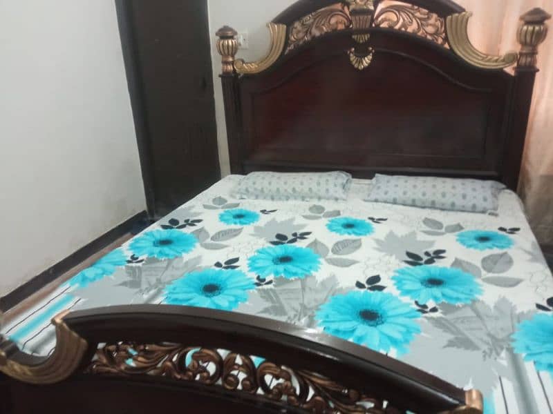 Bed with dressing  and side tables 0