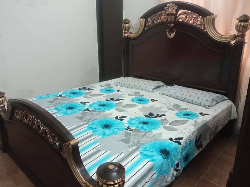 Bed with dressing  and side tables 2