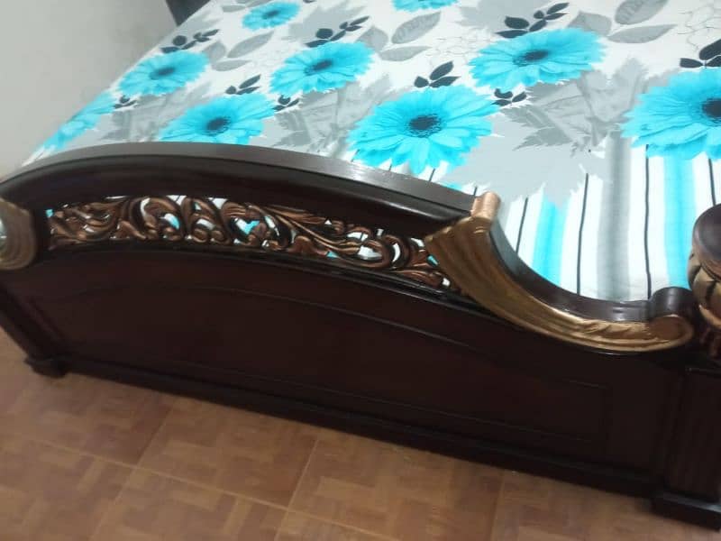 Bed with dressing  and side tables 7