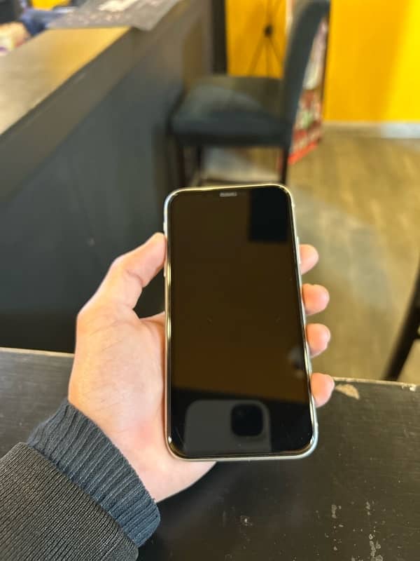 iphone 11 non pta 10/9.5 condition 4