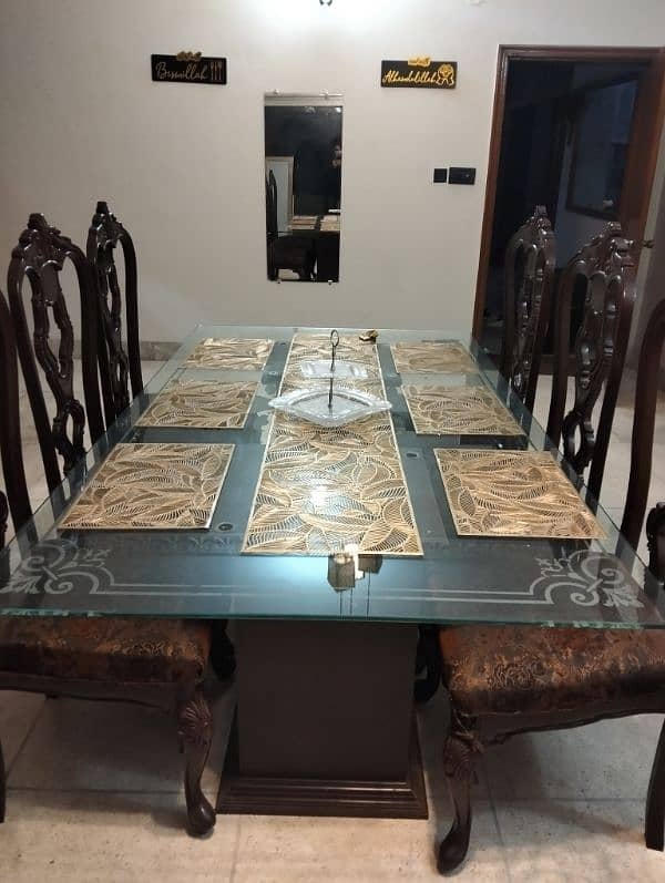 Dining table 0