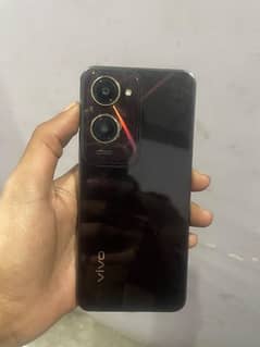 vivo y18 ha dabba aur charger iske sath hai Baki bilkul okay hai