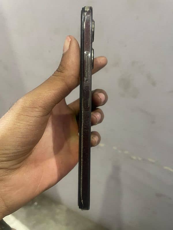 vivo y18 ha dabba aur charger iske sath hai Baki bilkul okay hai 1