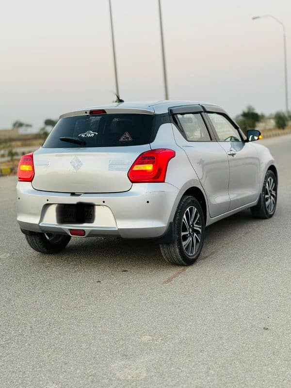 Suzuki Swift 2022 Glx CVT 4