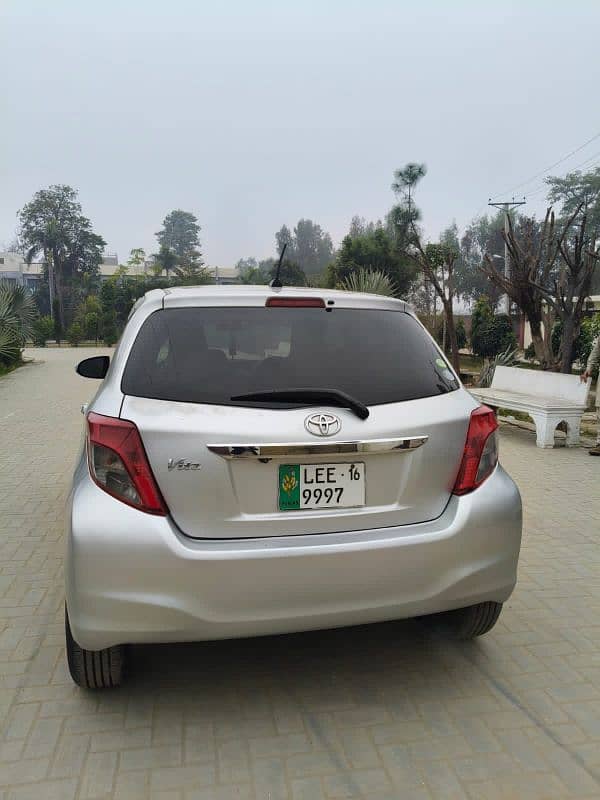 toyota vitz 12/16 urgent sale 9