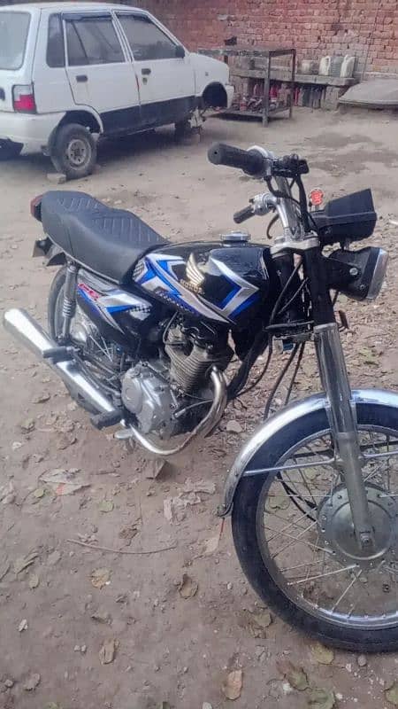 Honda 125 cc 2009 modal h tyar ki howa h engine bhi all ok h 0