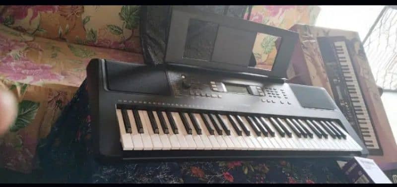 Yamaha digital keyboard e373 1