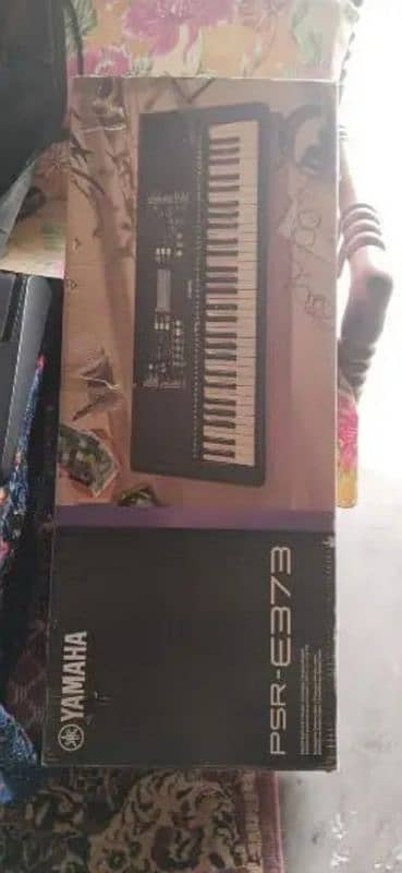 Yamaha digital keyboard e373 3