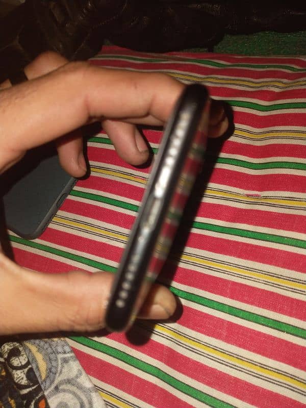 iphone 7 cadshion 10/10 non pta abroved all ok finger bi chalta h 4