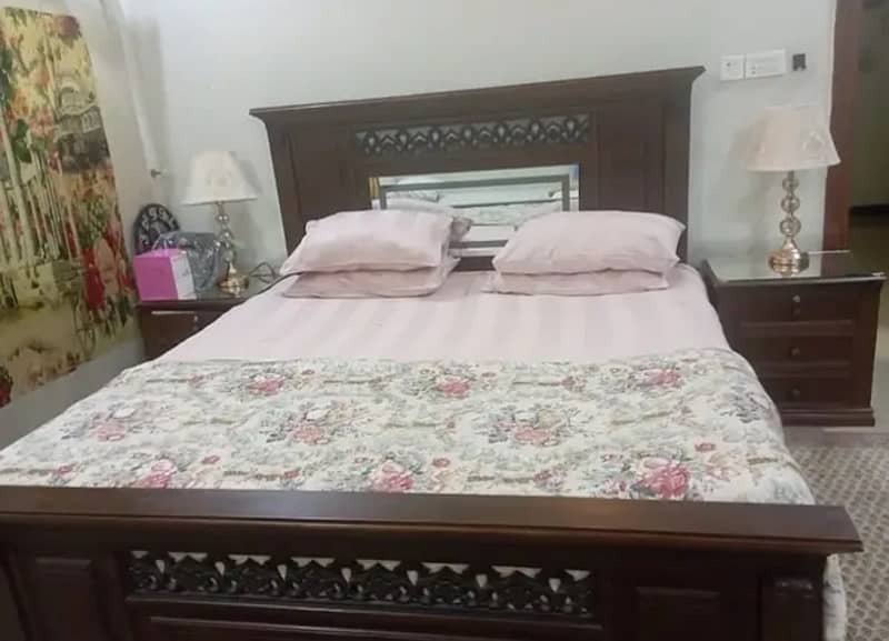 Wooden King size bed with mattress 0