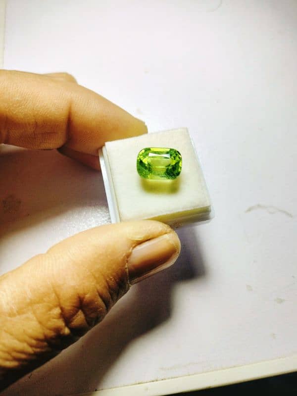 beautiful natural peridot Stone 0