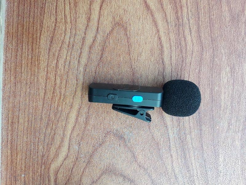 BY - V20 Ultracompact 2.4 Ghz wireless Microphone 2