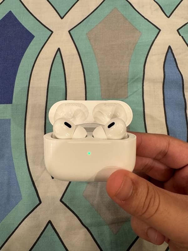 AirPods Pro 2nd gen lightning original 100% 1