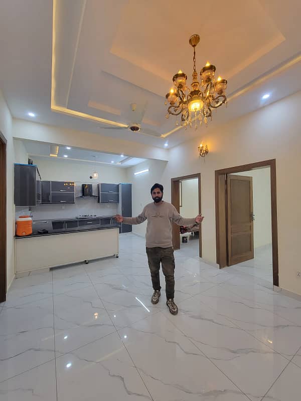 8.5 Marla Modern design Very beautiful hot location house for sale in Soan GardenIslamabad 4