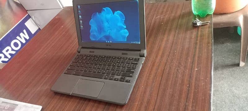 Dell chrombook 2GB /16GB laptop 3