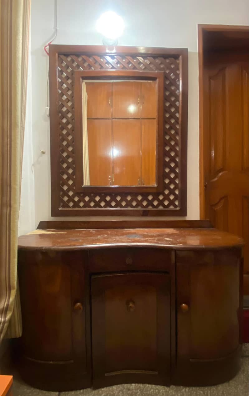 Dressing table 0