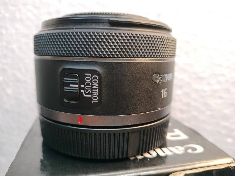 canon RF  16mm f2.8 STM 2