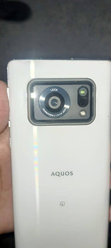 Aquos R6 6