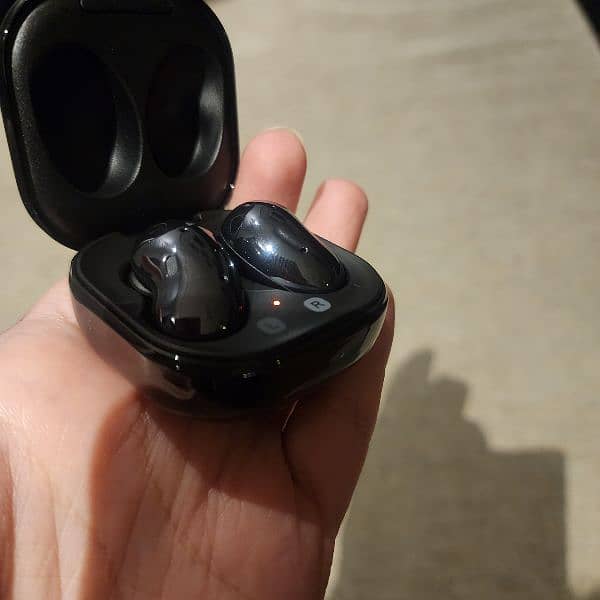 Galaxy buds live 1