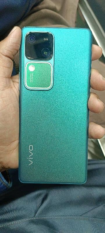 VIVO V30 10/10 JUST LIKE NEW 0