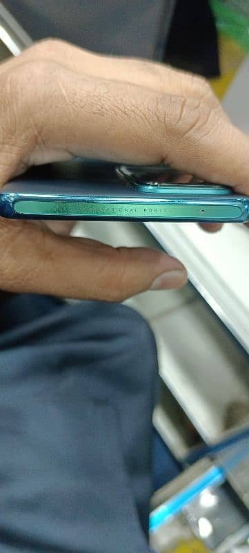 VIVO V30 10/10 JUST LIKE NEW 2