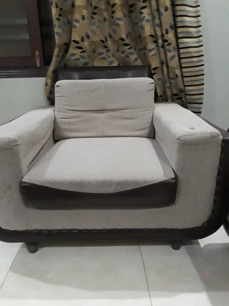 Stylish and comfortable sofa set 4