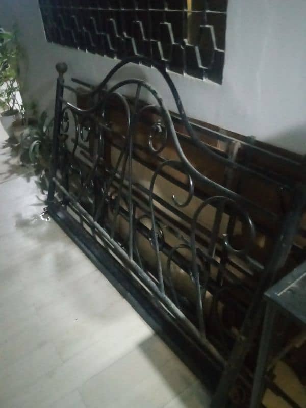 Old Rod Iron Bed Set 2