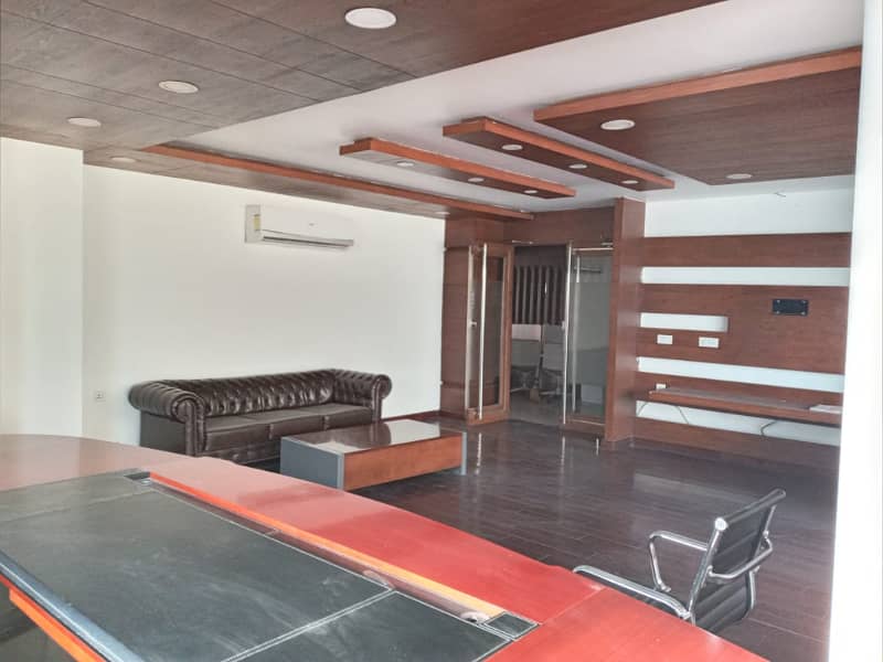 Gulberg Main Market 1350sq. Feet Office 3 Beds For Office 14