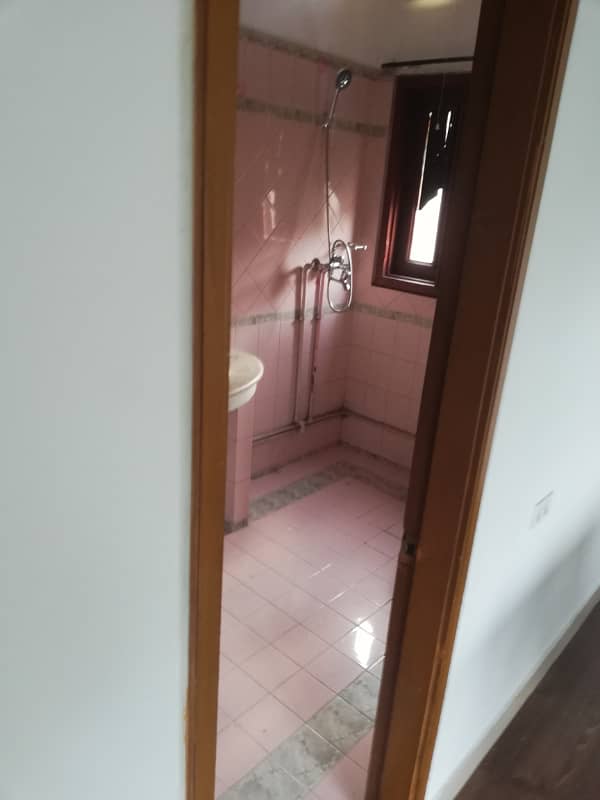 Gulberg 3 Upper Portion 2 Kanal With Separate Gate 5 Beds For Silent Office 19