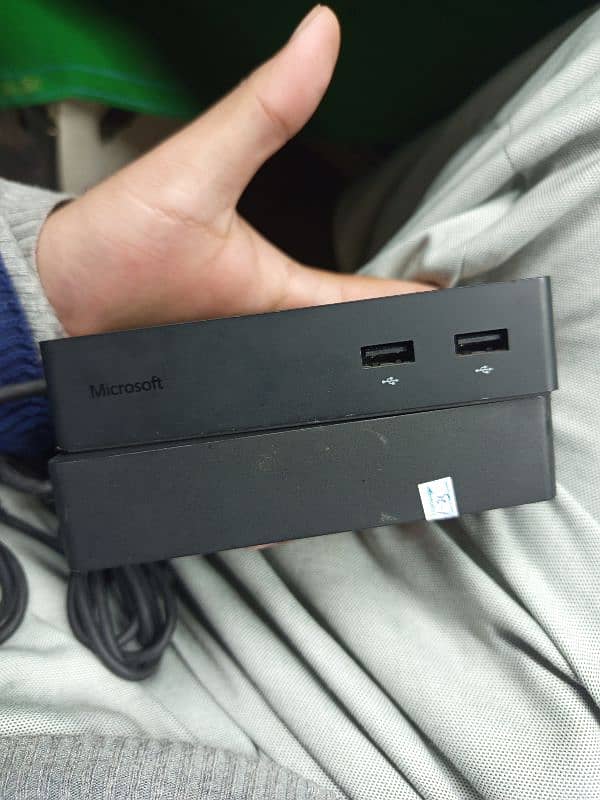 Microsoft surface dock 1 4k 0