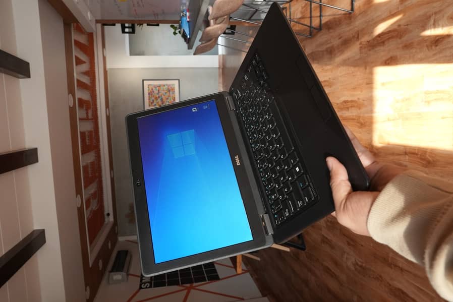 Dell Latitude E7250 Core i7 5th Gen Mint Condition 12