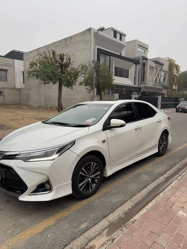 Toyota Altis Grande 2018 3