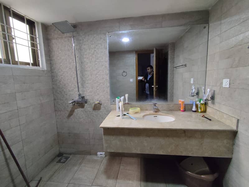 10 Marla House In Bahria Town Lahore For Rent 23