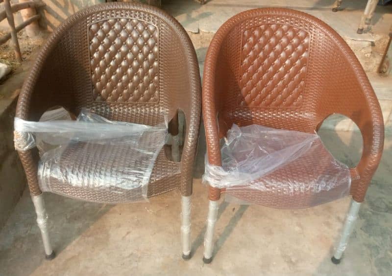 Plastic chairs. . . whole sell price. . . 03369178946 16