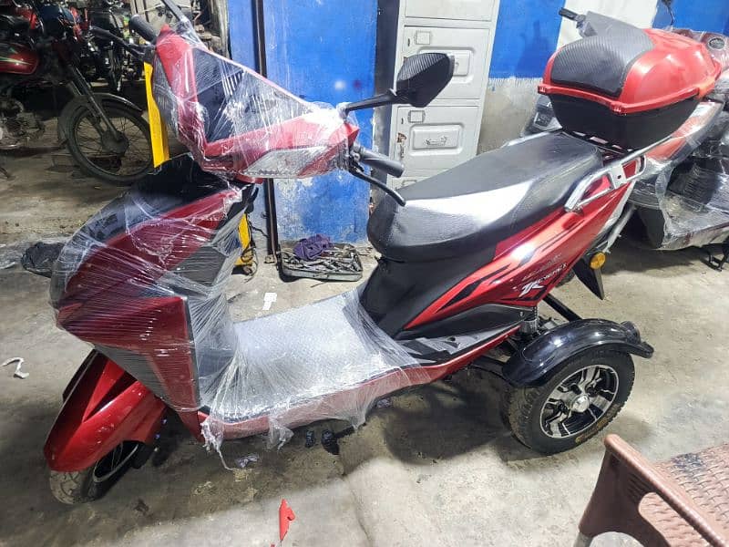 electric tri wheeler scooty like new 3 wheel scooter 0