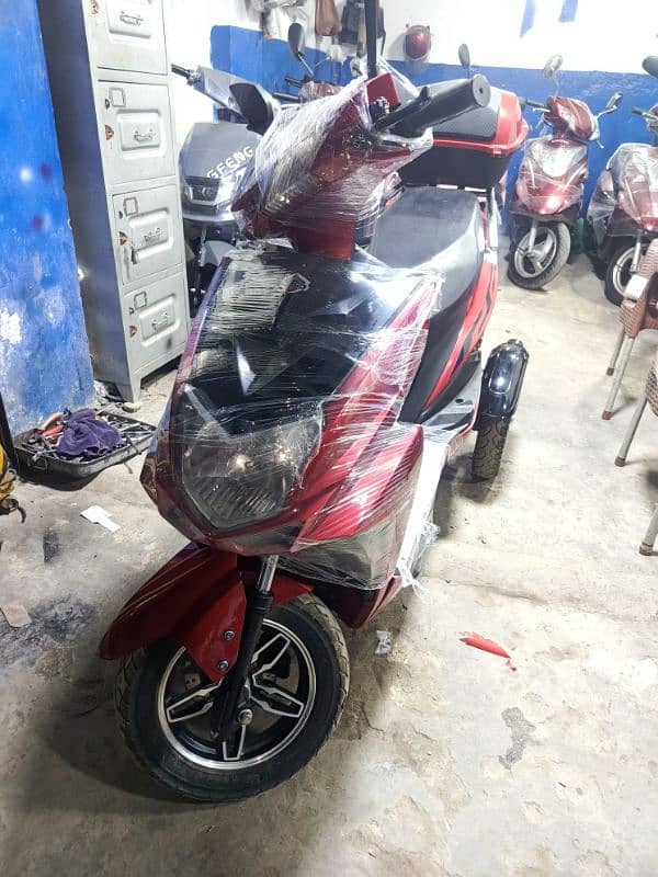 electric tri wheeler scooty like new 3 wheel scooter 12