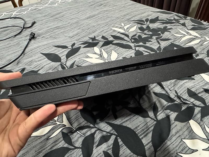 ps4 slim 4