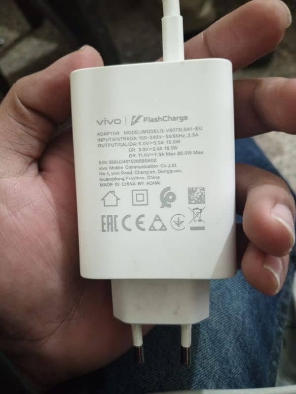 vivo v40e 18 dair mahena use hua ha 10/10 condition Daba charger sath 6