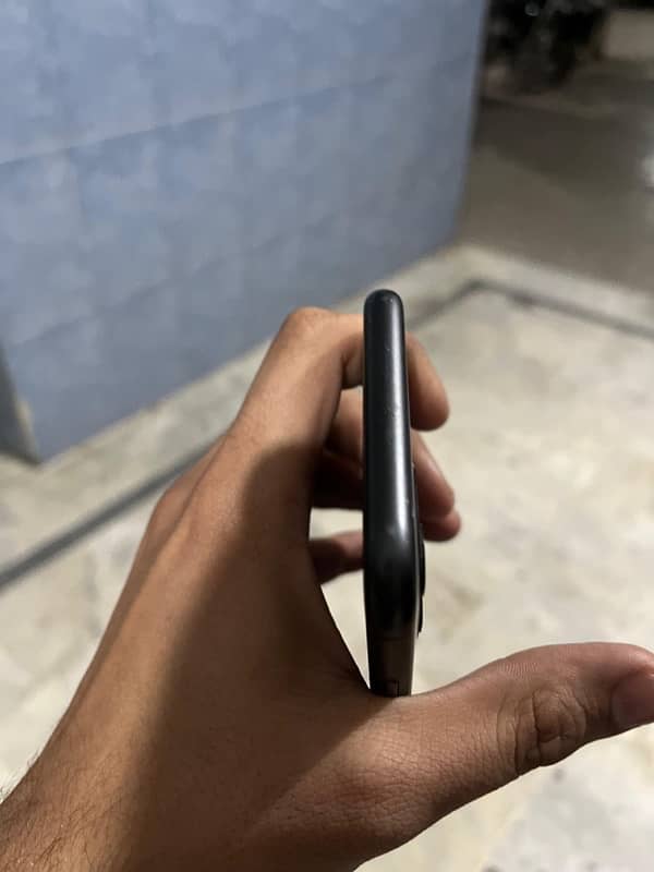 iphone 11 9.5/10 condition 3