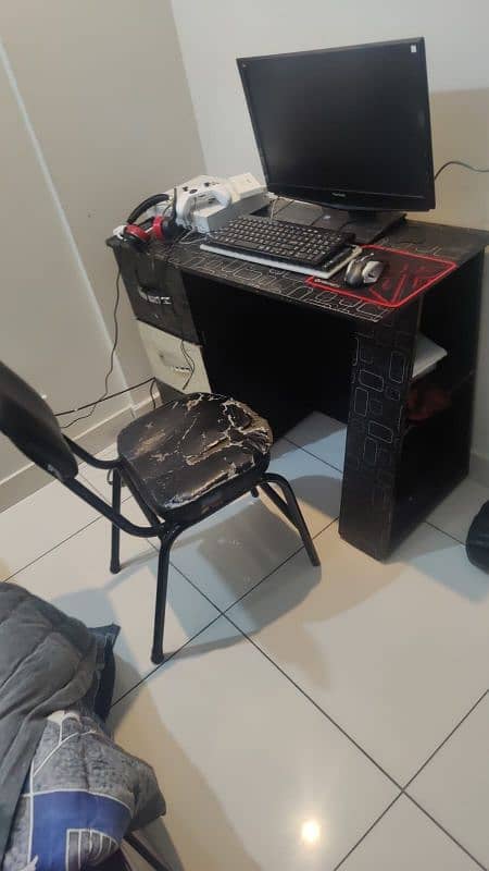 used computer table with chair 0