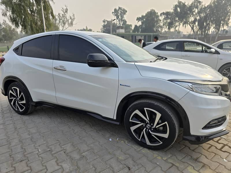 Honda Vezel Hybrid RS Honda Sensing 2020 3