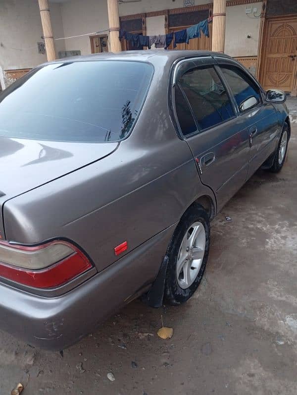 Toyota Corolla XE 2001 3