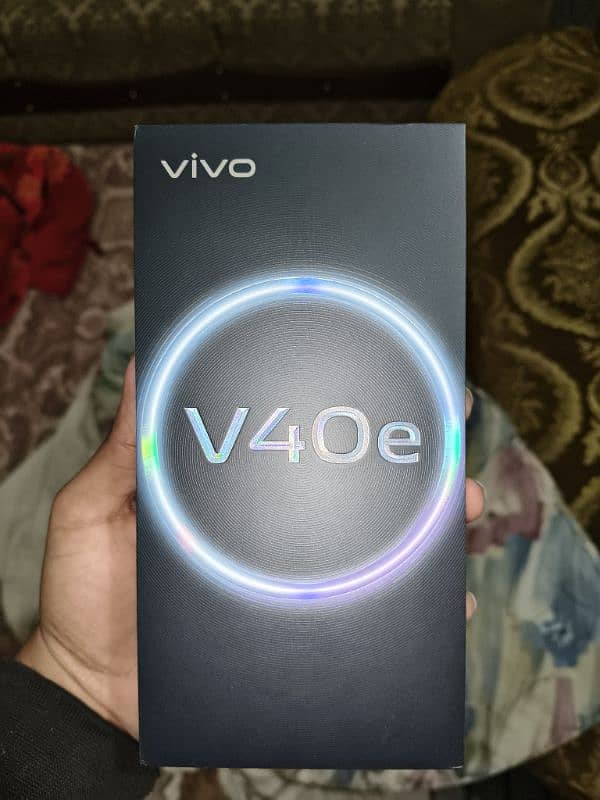 vivo v40e 18 dair mahena use hua ha 10/10 condition Daba charger sath 10