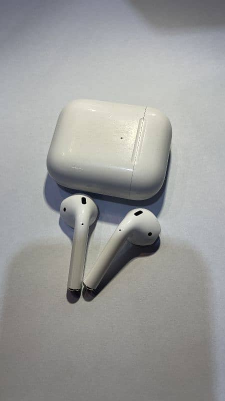 Earsbuds new condition 0