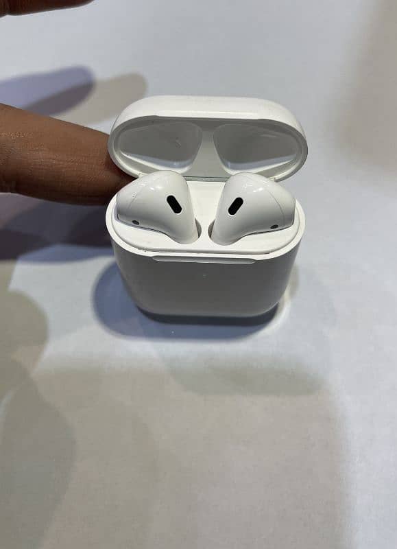 Earsbuds new condition 1