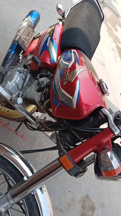 Honda 125 red sticker