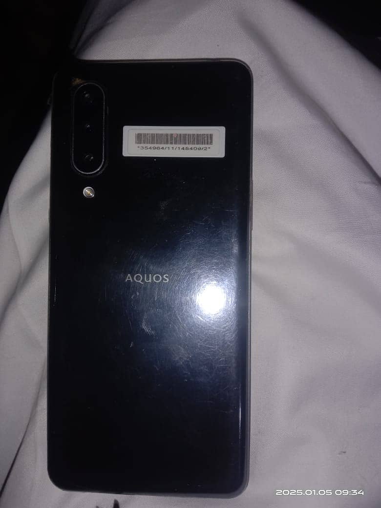 Aquos Zero 5g 6+64. A one Condition Gaming phone 4