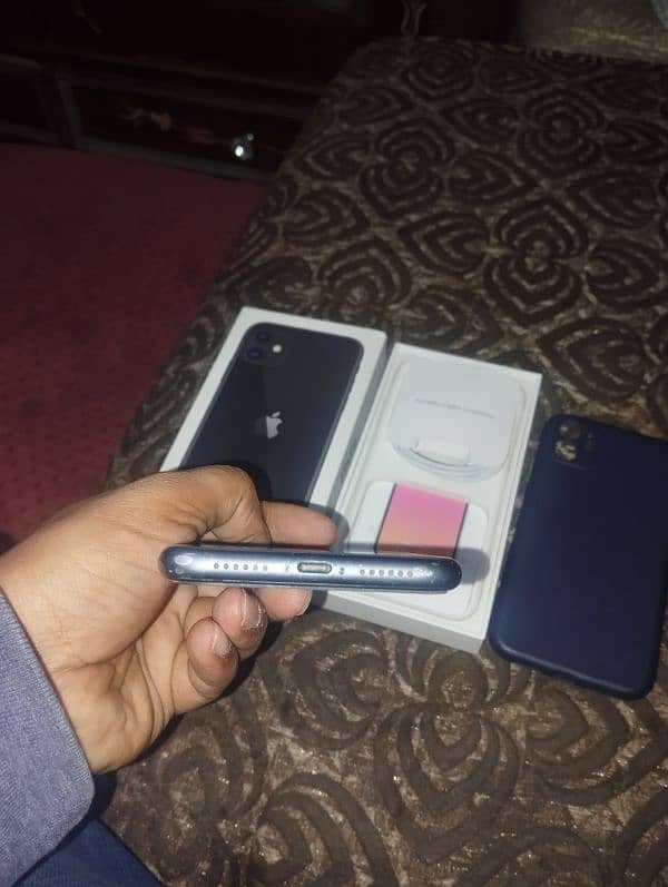 iPhone 11 Black 64 Gb Factory unlocked 6