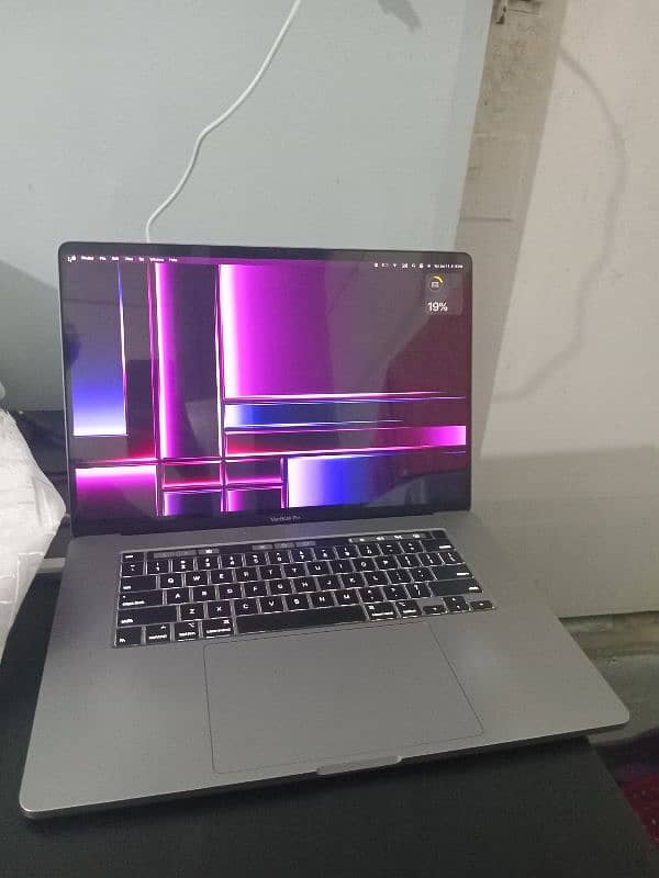 Macbook pro 2019 16 inch 32/1tb 4k 1