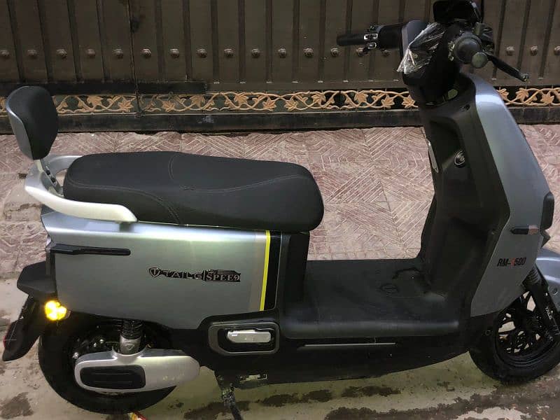 Hi speed Tail G company Scootey new just 2month used Urgent sale 7